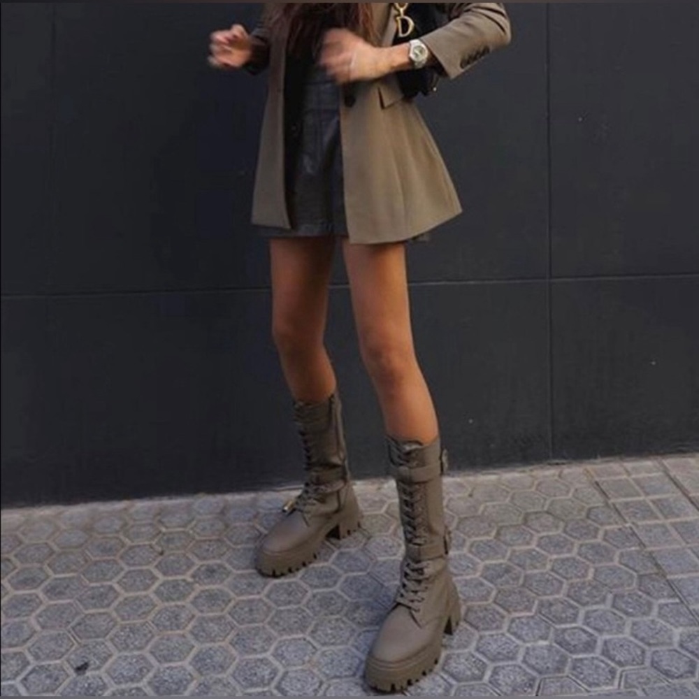 BNWT ZARA WAX FINISH LACED BOOTS, Size 6